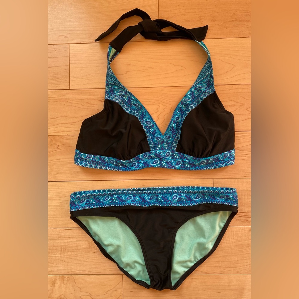 Athleta bikini swimsuit, top 34 D/DD and medium bottom, blue and black